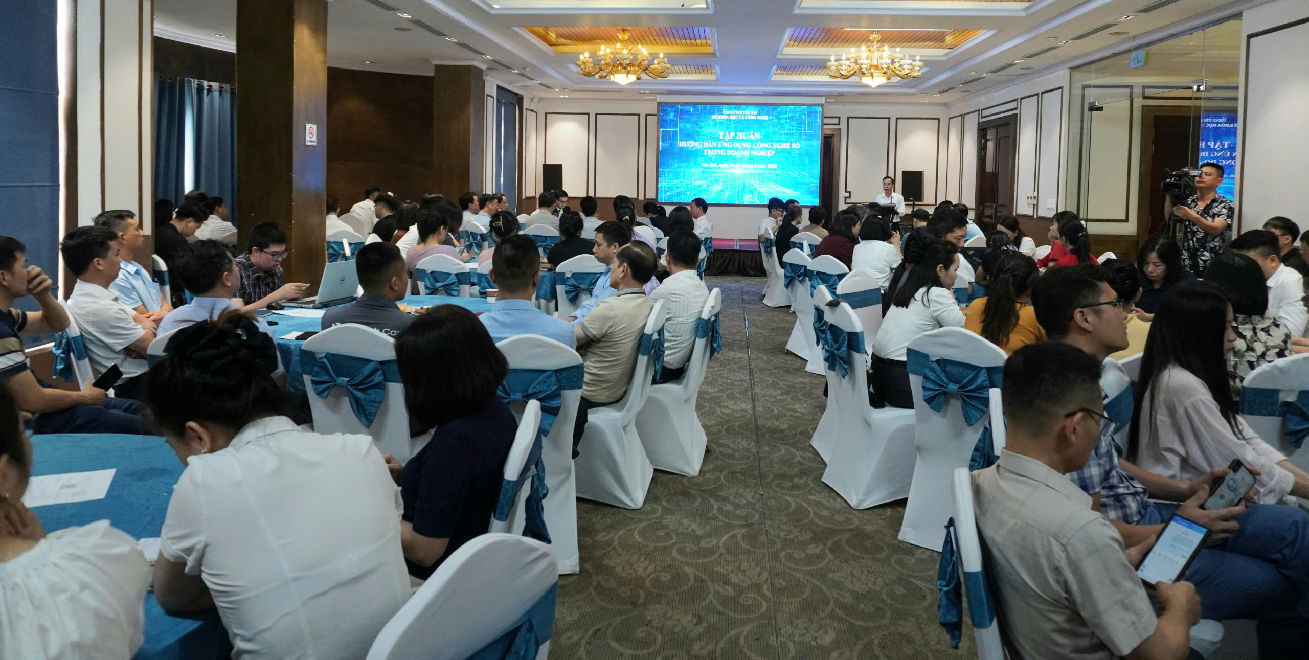HỘI NGHỊ TẬP HUẤN HƯỚNG DẪN ỨNG DỤNG  CÔNG NGHỆ SỐ TRONG DOANH NGHIỆP